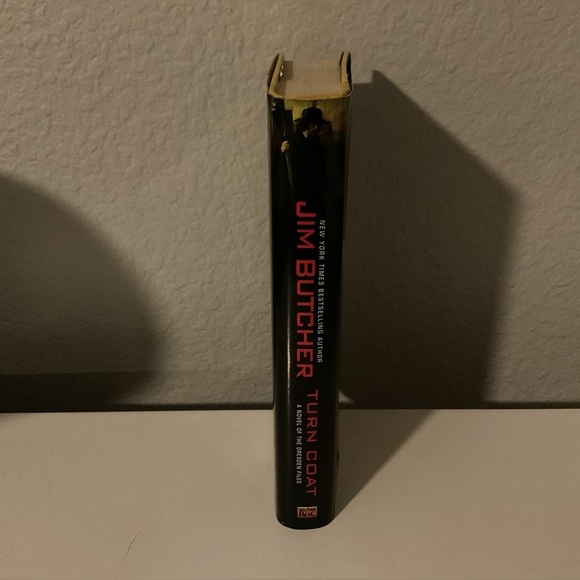 Turn Coat by Jim Butcher hardcover book - Picture 2 of 3